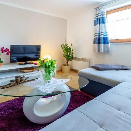 In Walchen Near Slopes Apartment *